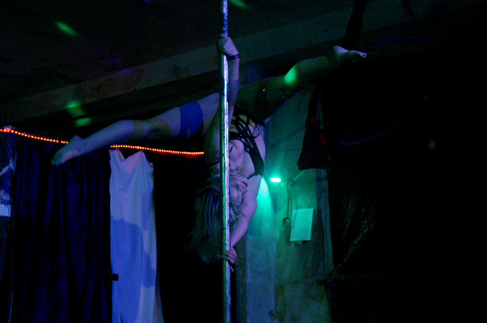 Lady Kitty´s Hell´s Belles: Stripshow auf dem Endzeit-Event "F.A.T.E. 2018"