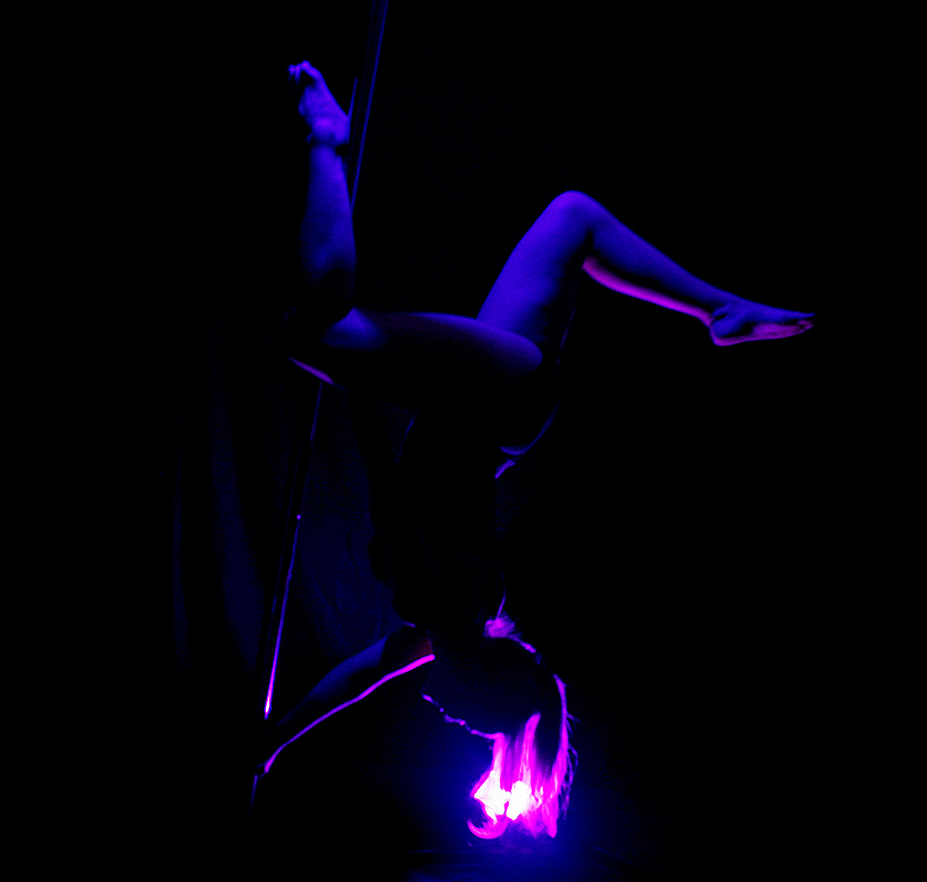 Lady Kitty´s Hell´s Belles: Pole Dance, Ringakrobatik, Burlesque