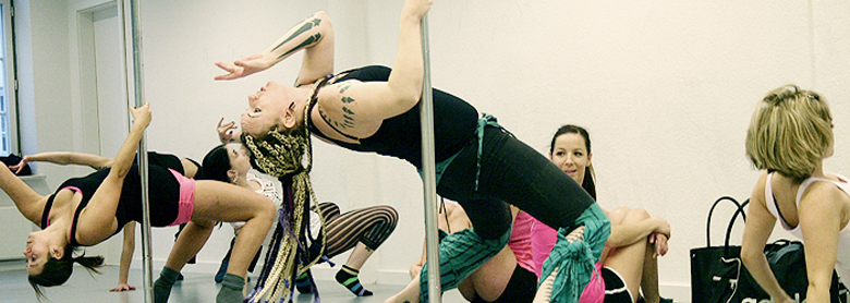 Unterricht Pole Dance, Table Dance, Ringakrobatik, Vertikaltuch - in Bochum und Herne